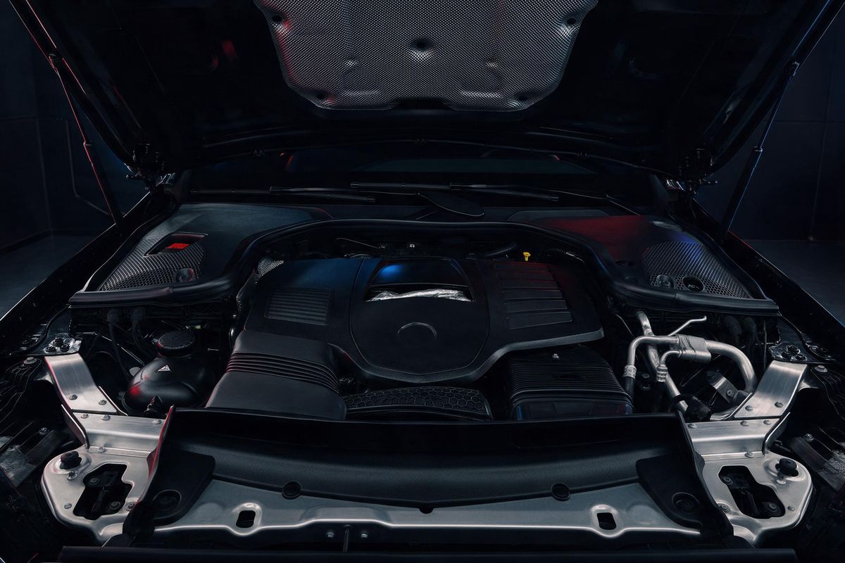 Cofre do motor limpo e detalhado (imagem ilustrativa)